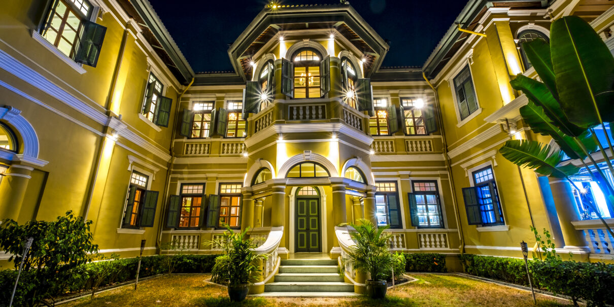 فروش املاک بزرگ - راهنمای جامع برای خریداران و فروشندگان - وبسایت زحمت پیشه