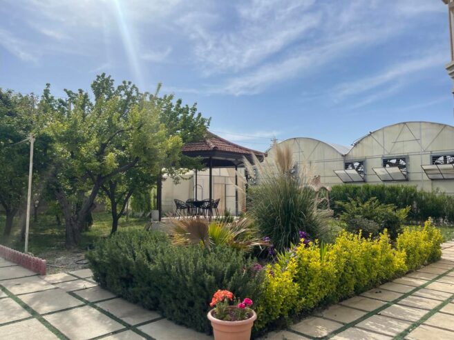 ویلای تریبلکس بهمراه گلخانه مدرن