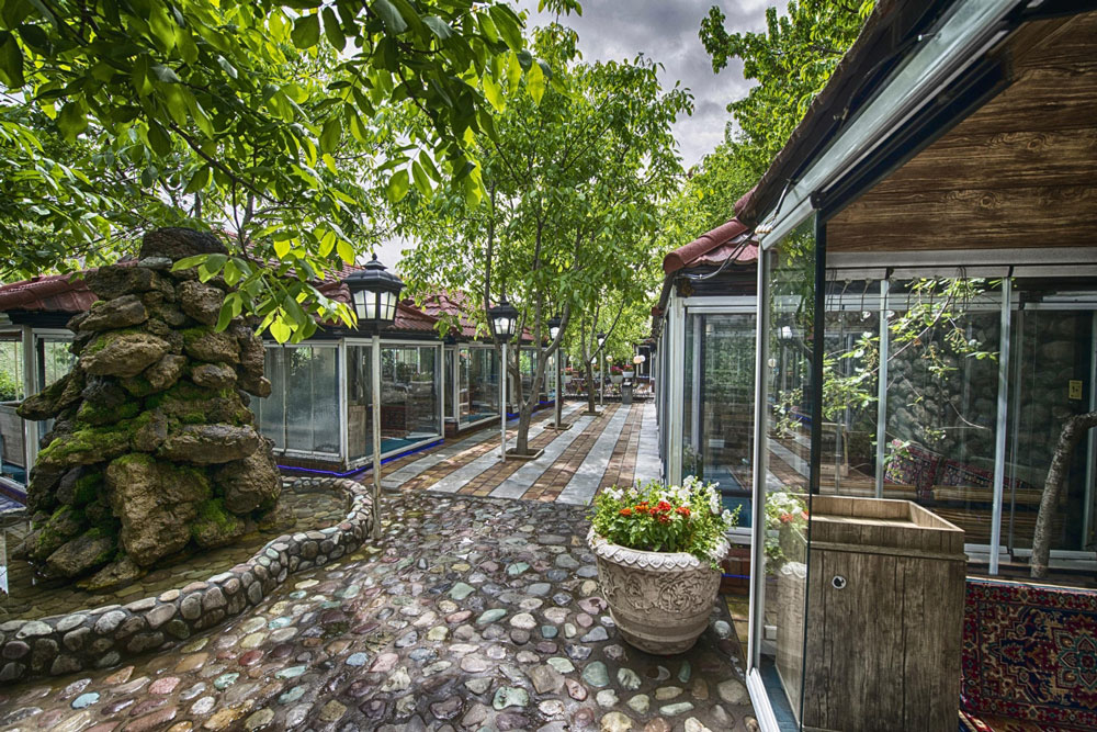 باغ رویایی در قلب همدان با درآمد عالی