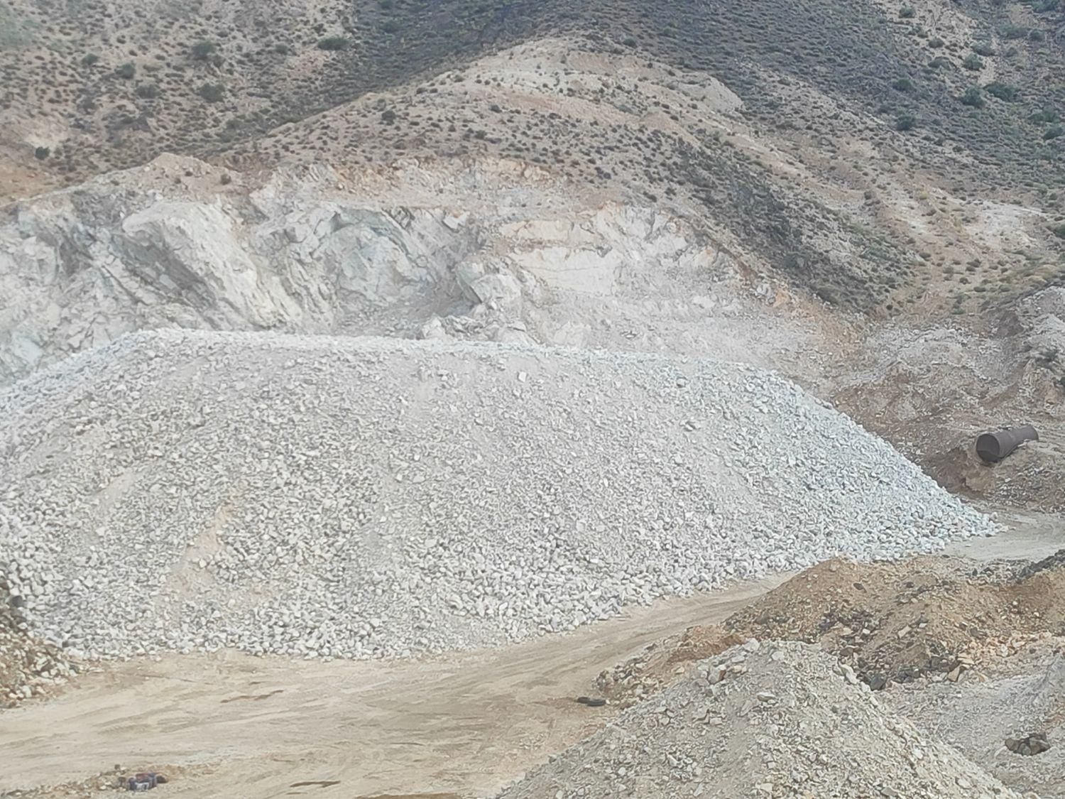 فروش معدن فلدسپات سدیک سفید پخت درجه یک