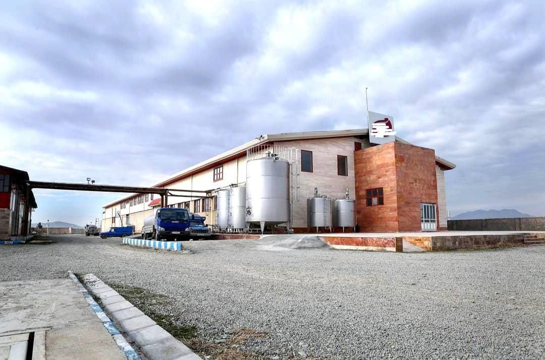 کارخانه لبنیات با تمام تجهیزات به فروش می‌رسد