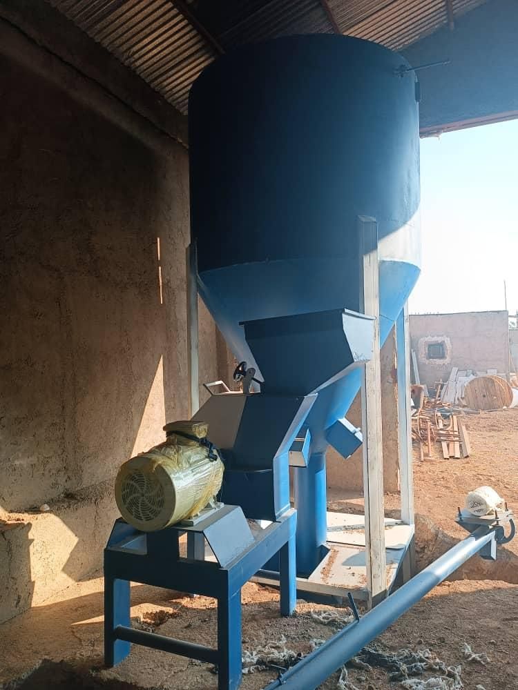 ۹۰۰۰۰هزار متر زمین گاوداری