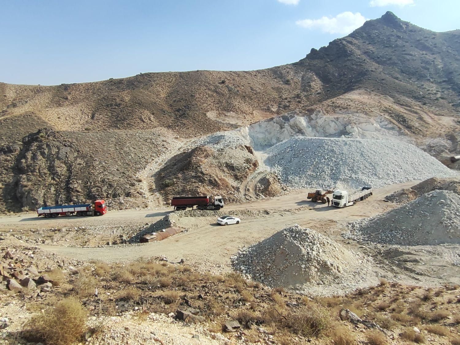 فروش معدن فلدسپات سدیک سفید پخت درجه یک