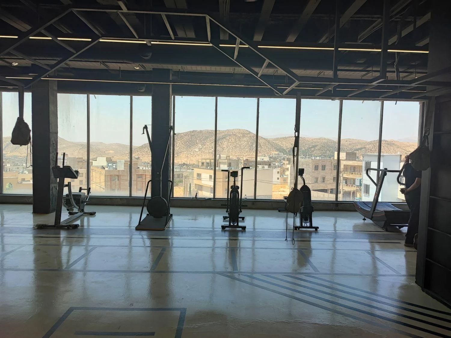 فروش مجموعه تجاری ، اداری ، ورزشی