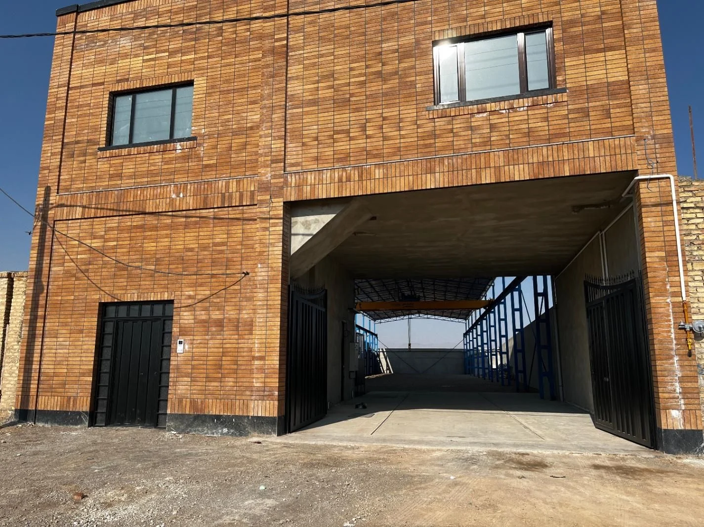 انبار ۱۰۰۰ متری بلوار منابع طبیعی