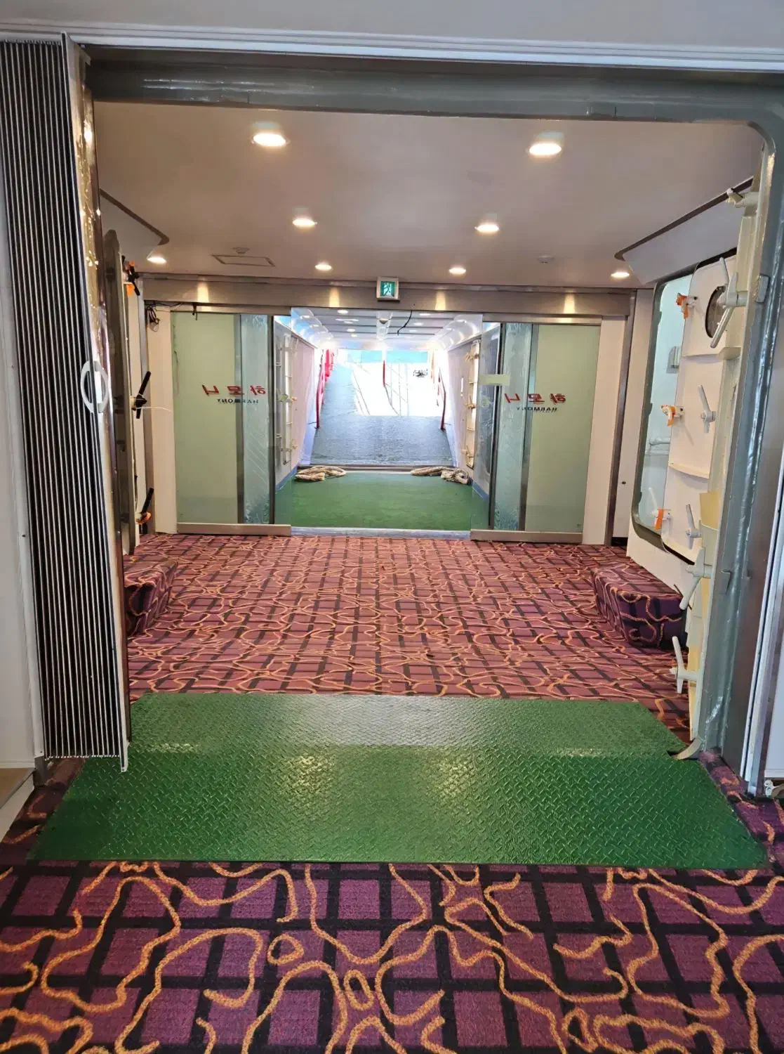 فروش کشتی تفریحی رستوران