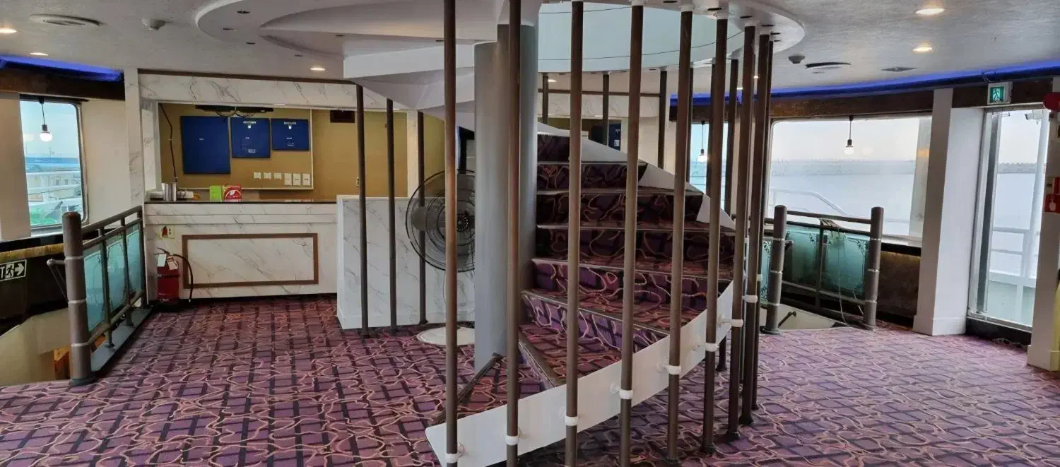 فروش کشتی تفریحی رستوران