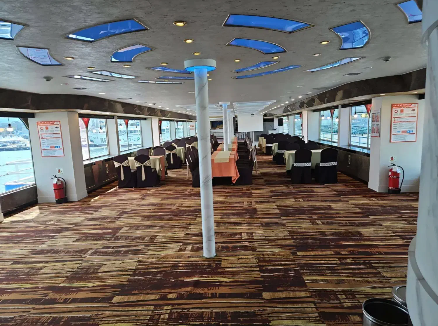 فروش کشتی تفریحی رستوران