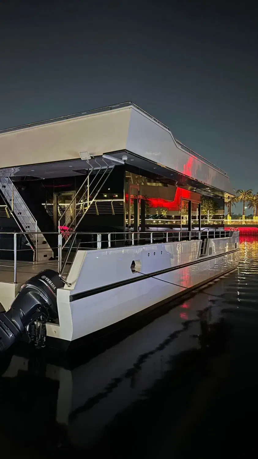 کشتی لوکس تفریحی با امکانات ویژه