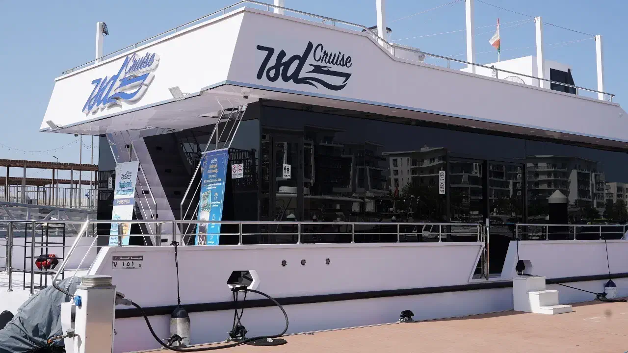 کشتی لوکس تفریحی با امکانات ویژه